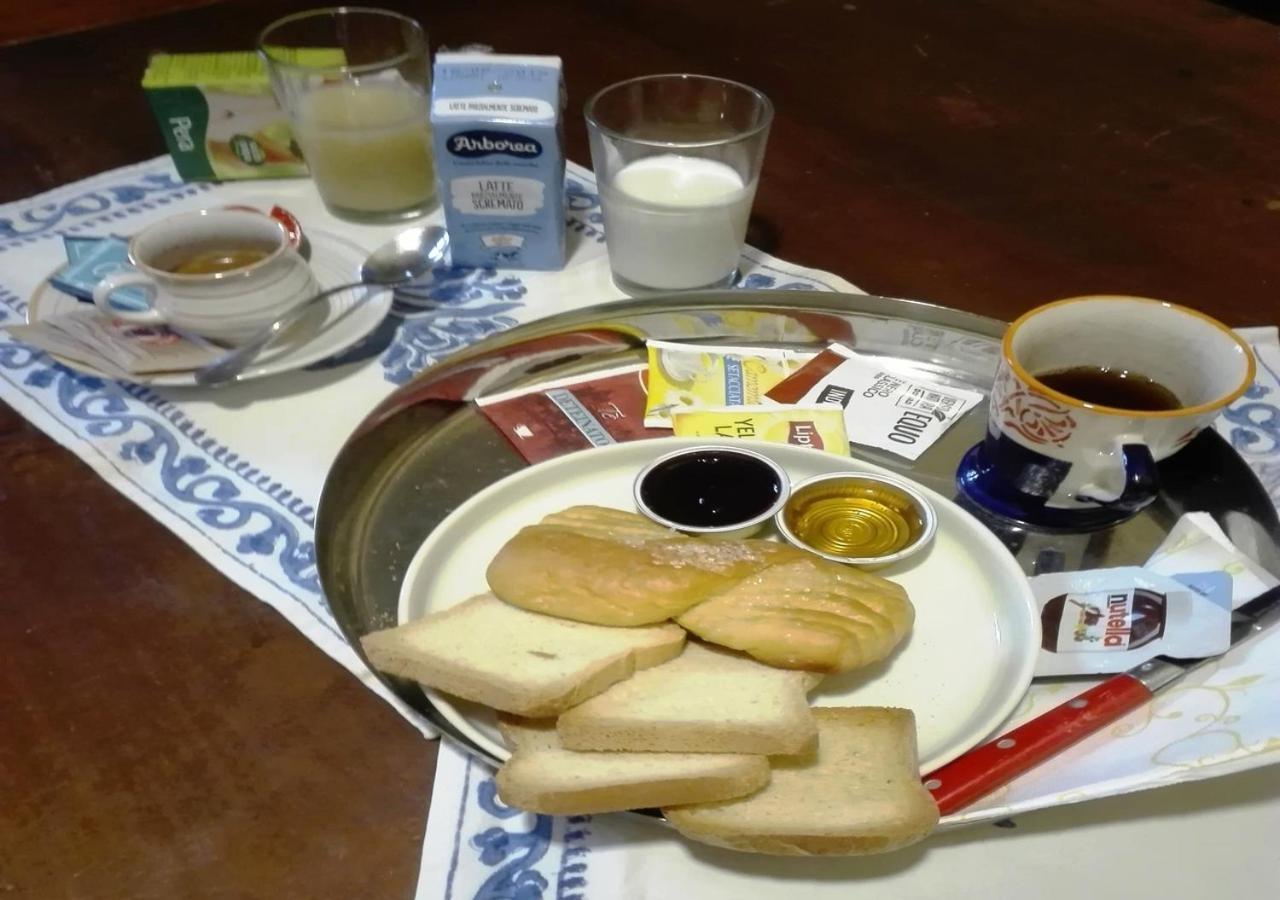 B&B Le Finestre Su Via Cavour Sassari Zewnętrze zdjęcie