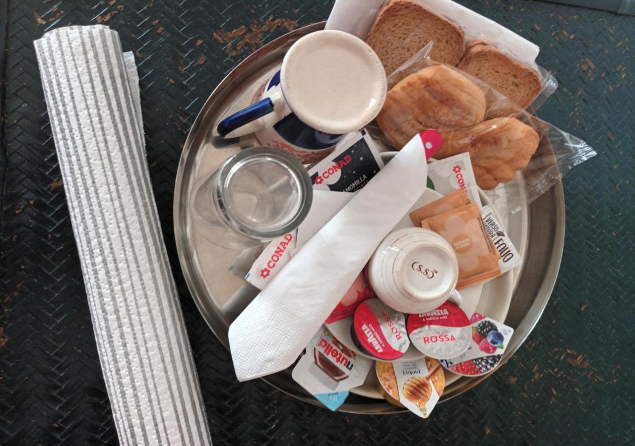 B&B Le Finestre Su Via Cavour Sassari Zewnętrze zdjęcie