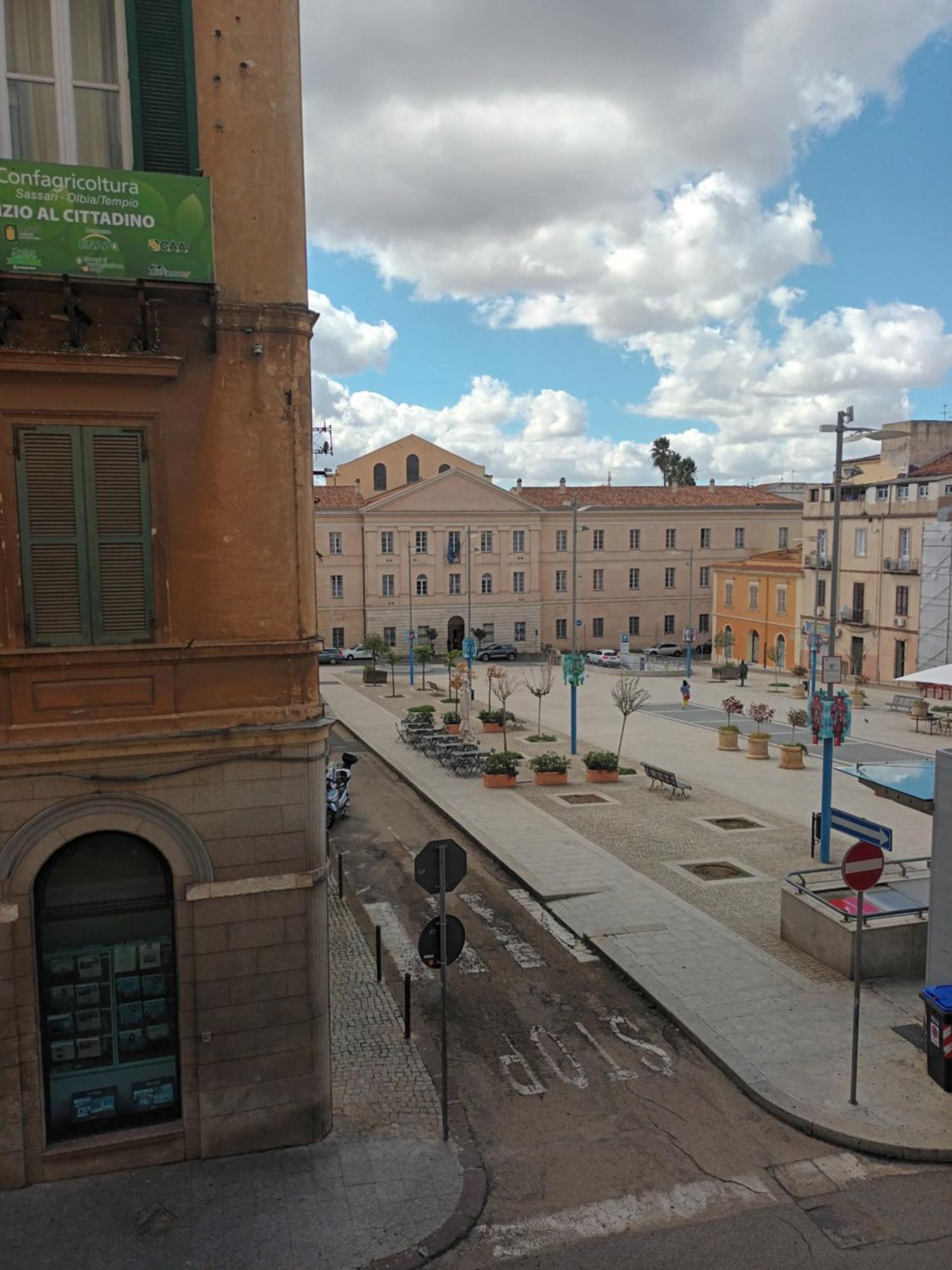B&B Le Finestre Su Via Cavour Sassari Zewnętrze zdjęcie