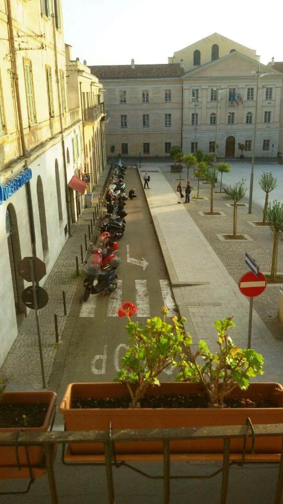 B&B Le Finestre Su Via Cavour Sassari Zewnętrze zdjęcie