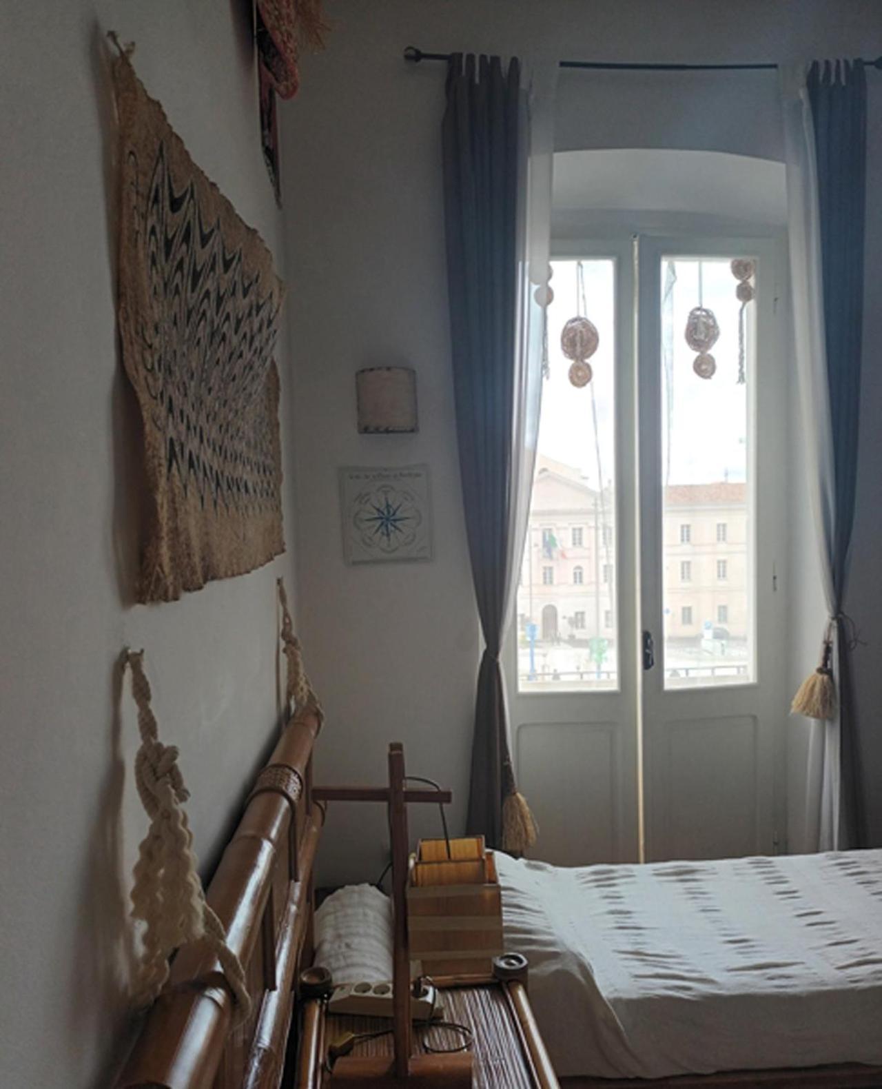 B&B Le Finestre Su Via Cavour Sassari Pokój zdjęcie